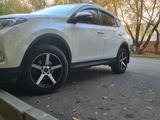 Toyota RAV4 2014 года за 11 500 000 тг. в Караганда