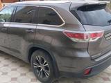 Toyota Highlander 2016 года за 12 500 000 тг. в Актау – фото 2