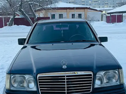 Mercedes-Benz E 220 1994 года за 1 800 000 тг. в Семей