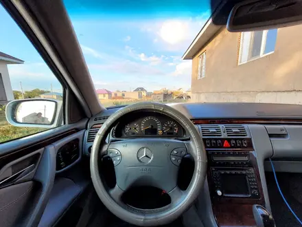 Mercedes-Benz E 280 2000 года за 5 100 000 тг. в Есик – фото 15