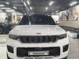Jeep Grand Cherokee 2022 года за 29 900 000 тг. в Астана – фото 2