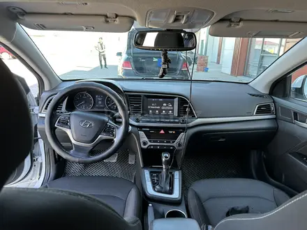 Hyundai Elantra 2018 года за 5 600 000 тг. в Актау – фото 4