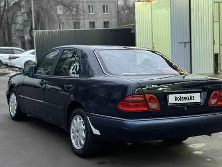 Mercedes-Benz E 230 1997 года за 2 450 000 тг. в Талгар – фото 3