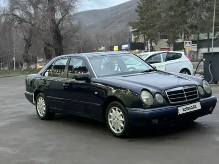 Mercedes-Benz E 230 1997 года за 2 450 000 тг. в Талгар – фото 8