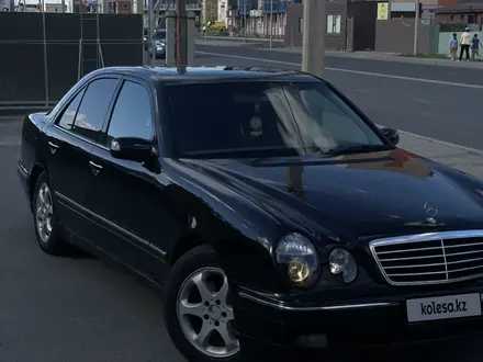 Mercedes-Benz E 320 2001 года за 5 400 000 тг. в Атырау – фото 2