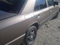 Mercedes-Benz E 230 1989 годаfor900 000 тг. в Тараз