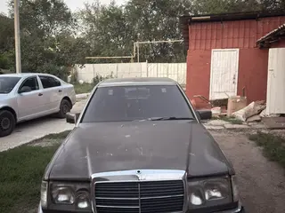 Mercedes-Benz E 230