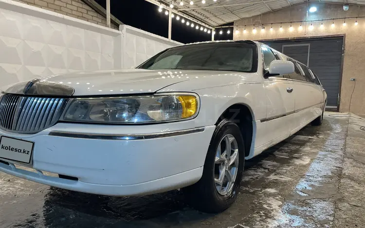 Lincoln Town Car 2001 года за 1 100 000 тг. в Павлодар