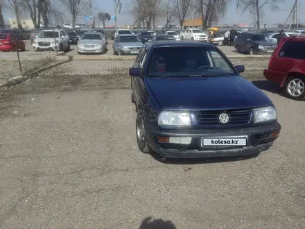 Volkswagen Vento 1993 года за 750 000 тг. в Алматы