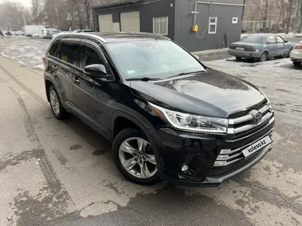 Toyota Highlander 2018 года за 18 000 000 тг. в Алматы – фото 2