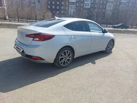 Hyundai Elantra 2019 года за 8 800 000 тг. в Караганда – фото 2