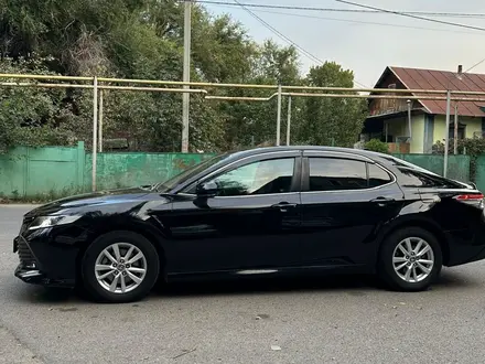 Toyota Camry 2020 года за 12 700 000 тг. в Алматы – фото 2