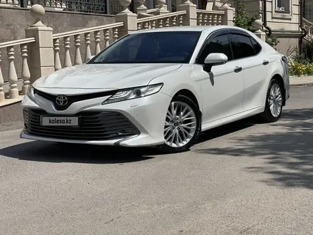 Toyota Camry 2019 года за 13 800 000 тг. в Караганда