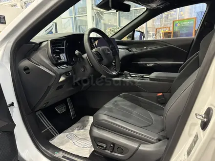 Lexus RX 500h F Sport Performance+ 2025 года за 55 490 000 тг. в Атырау – фото 4