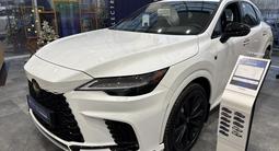 Lexus RX 500h F Sport Performance+ 2025 года за 55 490 000 тг. в Атырау