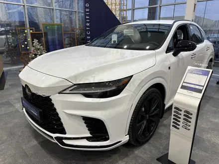 Lexus RX 500h F Sport Performance+ 2025 года за 55 490 000 тг. в Атырау