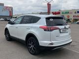 Toyota RAV4 2018 года за 13 100 000 тг. в Алматы – фото 4