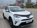 Toyota RAV4 2018 года за 13 100 000 тг. в Алматы – фото 2