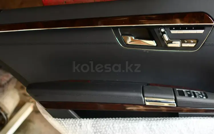 ОБШИВКИ ДВЕРНЫЕ S65 W221 за 20 000 тг. в Алматы