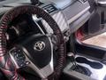 Toyota Camry 2014 годаүшін4 800 000 тг. в Актобе – фото 2