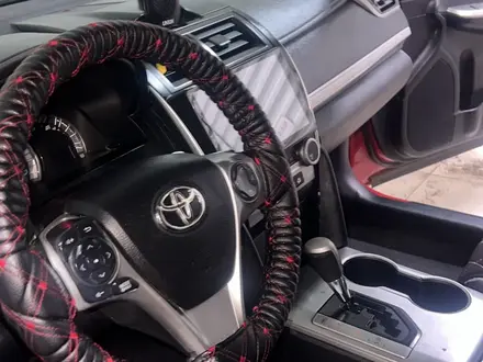Toyota Camry 2014 года за 4 800 000 тг. в Актобе – фото 2