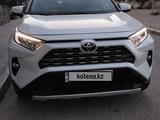 Toyota RAV4 2020 года за 16 500 000 тг. в Актау