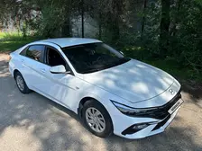 Hyundai Elantra, 2025
