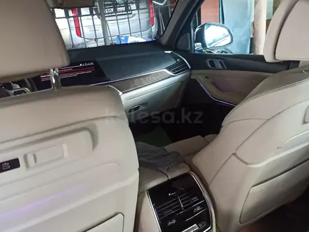 BMW X5 2019 года за 33 000 000 тг. в Караганда – фото 2