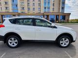 Toyota RAV4 2014 года за 10 500 000 тг. в Астана – фото 2