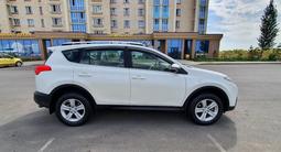 Toyota RAV4 2014 года за 10 500 000 тг. в Астана – фото 2