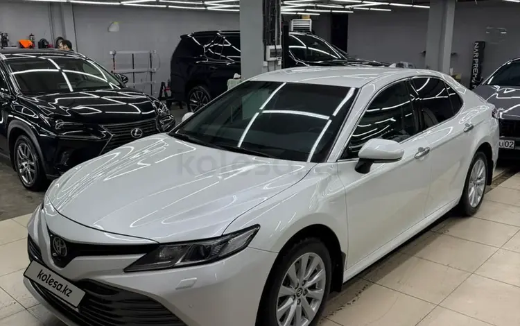 Toyota Camry 2019 года за 12 800 000 тг. в Алматы