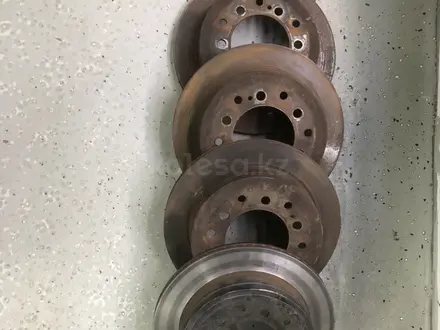 Тормозные диски задние на Toyota Land Cruiser Prado 120 за 30 000 тг. в Алматы – фото 3