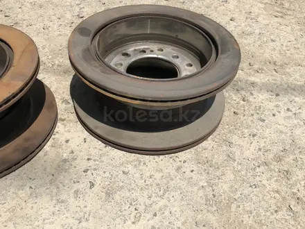 Тормозные диски задние на Toyota Land Cruiser Prado 120 за 30 000 тг. в Алматы