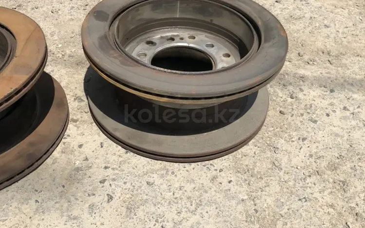 Тормозные диски задние на Toyota Land Cruiser Prado 120 за 30 000 тг. в Алматы
