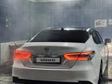 Toyota Camry 2018 годаfor13 000 000 тг. в Актобе – фото 3