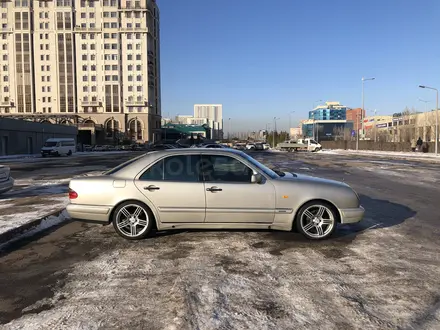 Mercedes-Benz E 230 1995 года за 2 300 000 тг. в Астана – фото 9