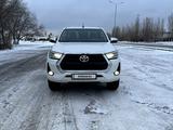 Toyota Hilux 2022 годаfor23 500 000 тг. в Актобе – фото 2