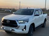 Toyota Hilux 2022 года за 22 000 000 тг. в Актобе – фото 2