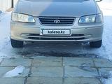 Toyota Camry 2000 года за 3 500 000 тг. в Степногорск