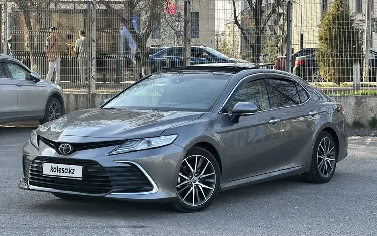 Toyota Camry 2022 года за 17 090 000 тг. в Шымкент