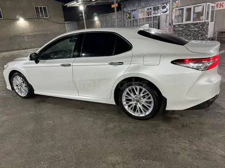 Toyota Camry 2019 года за 15 800 000 тг. в Шымкент – фото 8