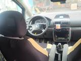 Volkswagen Sharan 2001 года за 1 600 000 тг. в Атырау