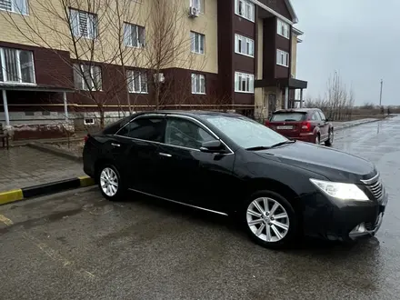 Toyota Camry 2013 года за 8 100 000 тг. в Актобе – фото 4