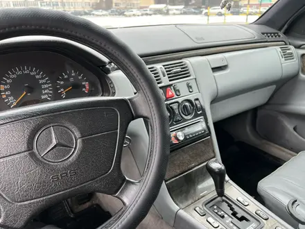 Mercedes-Benz E 320 1997 года за 3 500 000 тг. в Алматы – фото 23