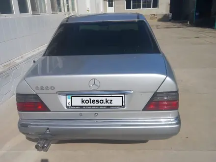 Mercedes-Benz E 280 1994 года за 2 800 000 тг. в Туркестан – фото 2