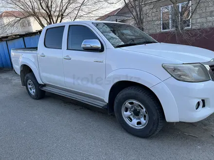 Toyota Hilux 2014 года за 8 000 000 тг. в Атырау – фото 2