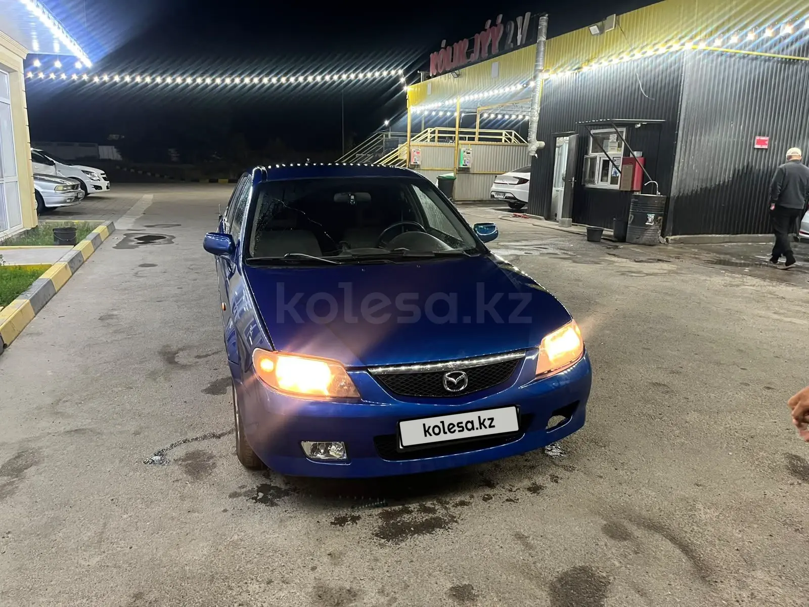 Mazda 323, 2001