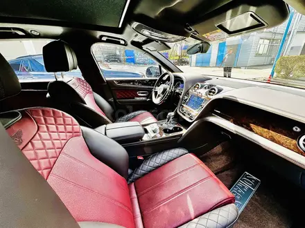 Bentley Bentayga 2018 года за 75 000 000 тг. в Алматы – фото 4