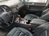 Volkswagen Touareg 2014 года за 16 000 000 тг. в Атырау