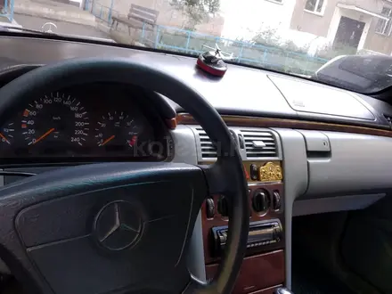 Mercedes-Benz E 200 1997 года за 2 600 000 тг. в Караганда – фото 3